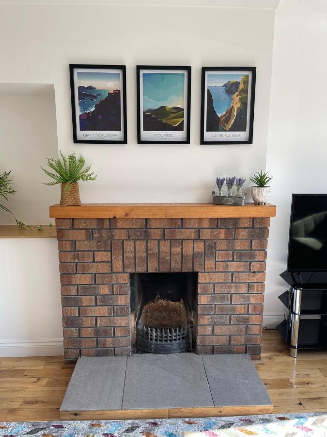 Staybynumbers - Spacious Three Bed House Royal Hillsborough Eksteriør billede