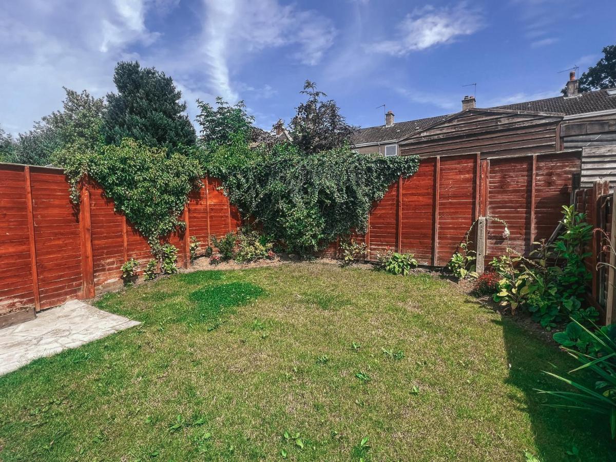Staybynumbers - Spacious Three Bed House Royal Hillsborough Eksteriør billede