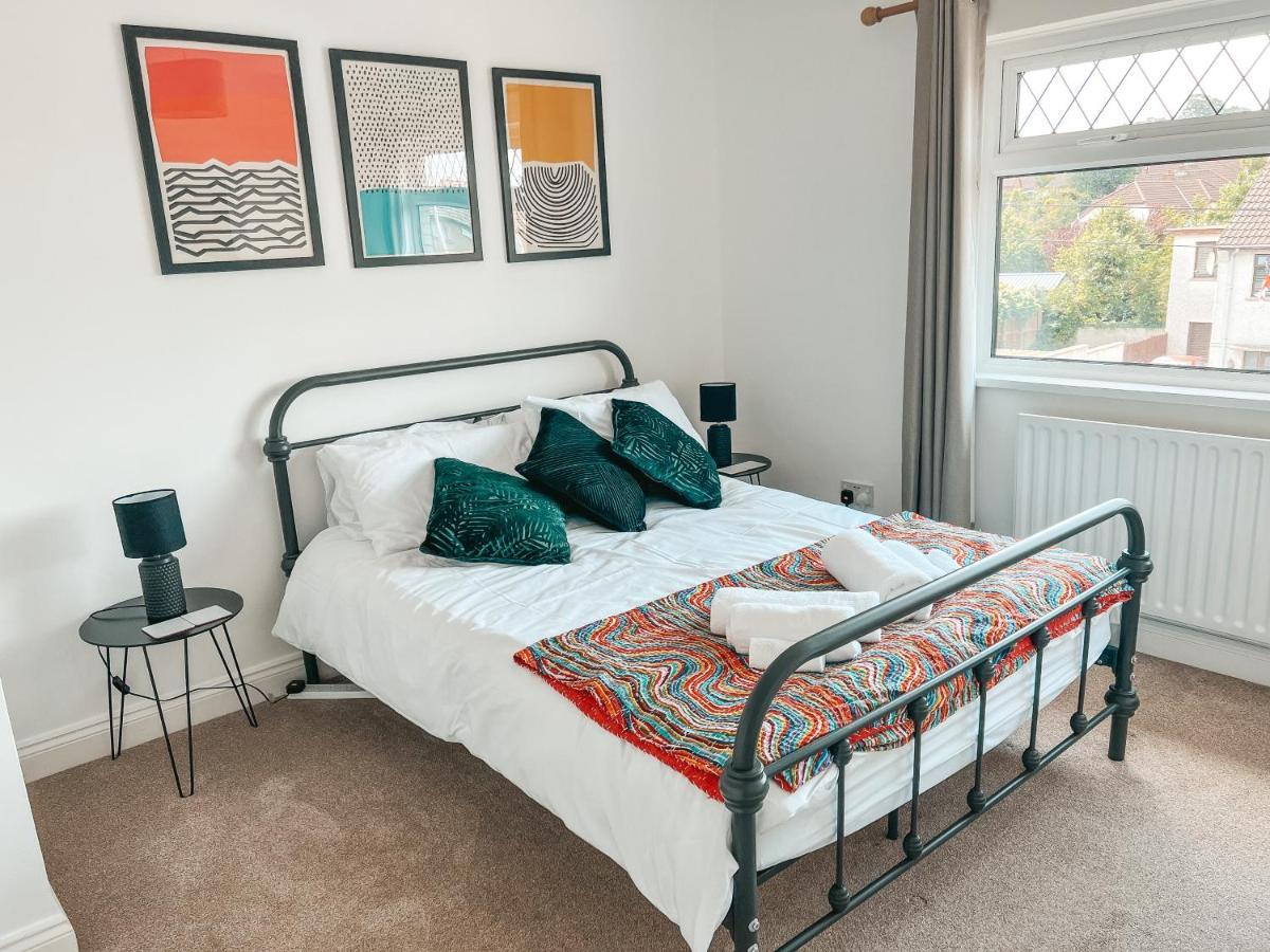 Staybynumbers - Spacious Three Bed House Royal Hillsborough Eksteriør billede