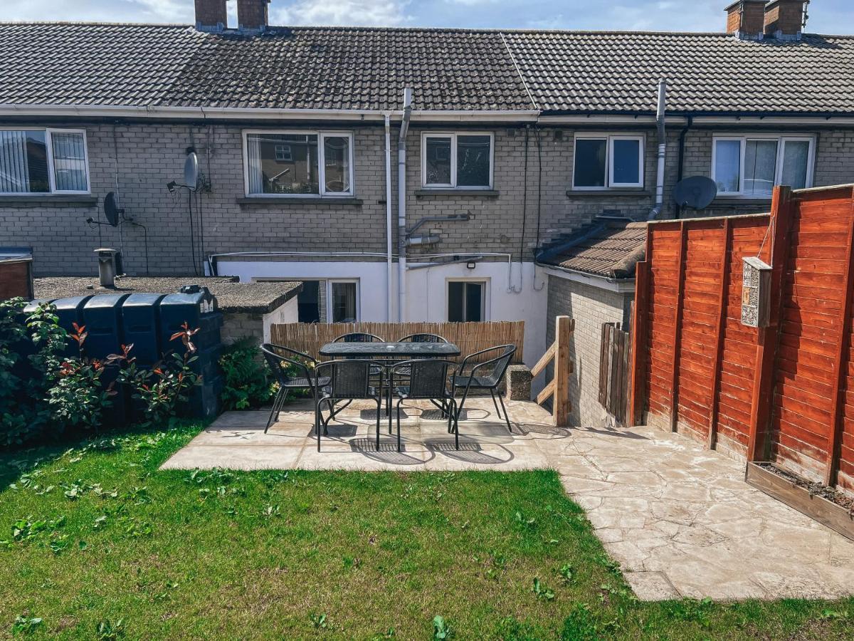 Staybynumbers - Spacious Three Bed House Royal Hillsborough Eksteriør billede