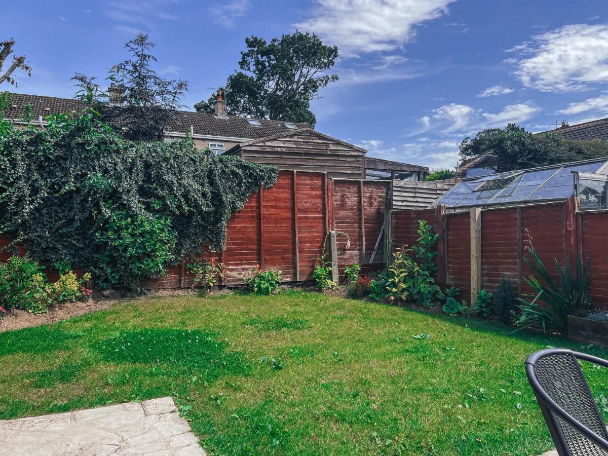 Staybynumbers - Spacious Three Bed House Royal Hillsborough Eksteriør billede